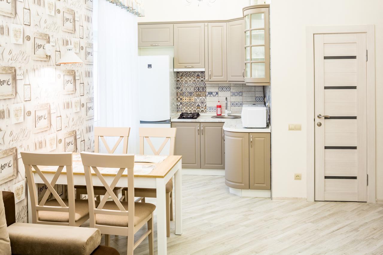 Leogrand Vip Apartments On Udatnogo 4 Lviv Ngoại thất bức ảnh