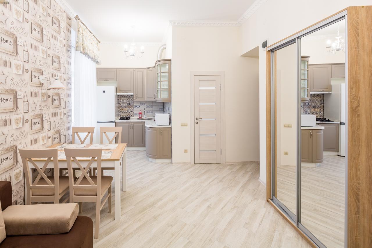 Leogrand Vip Apartments On Udatnogo 4 Lviv Ngoại thất bức ảnh